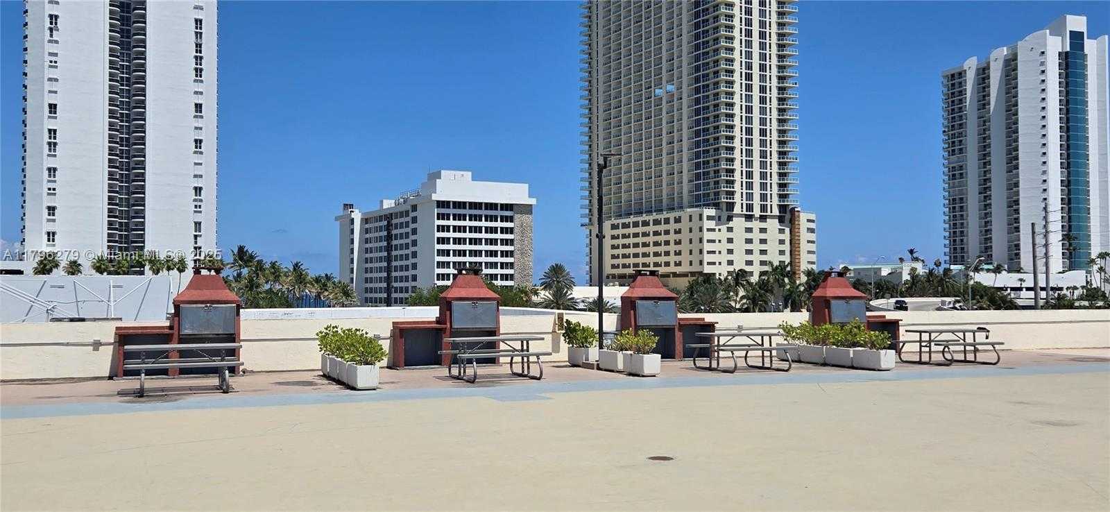 Small Image of Sunny Isles Beach Number 31