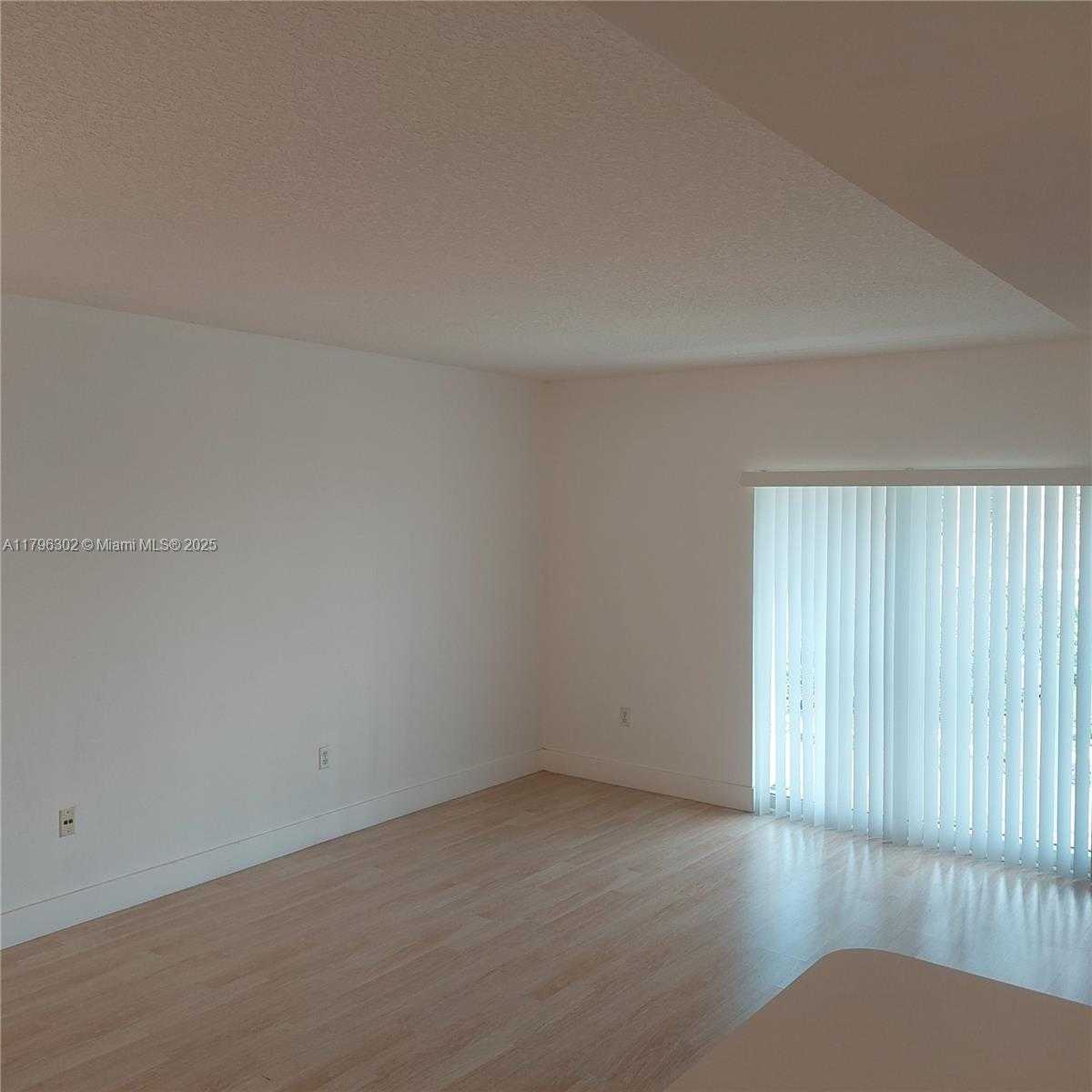 Small Image of 50 MENORES AVE #808, Coral Gables Number 14