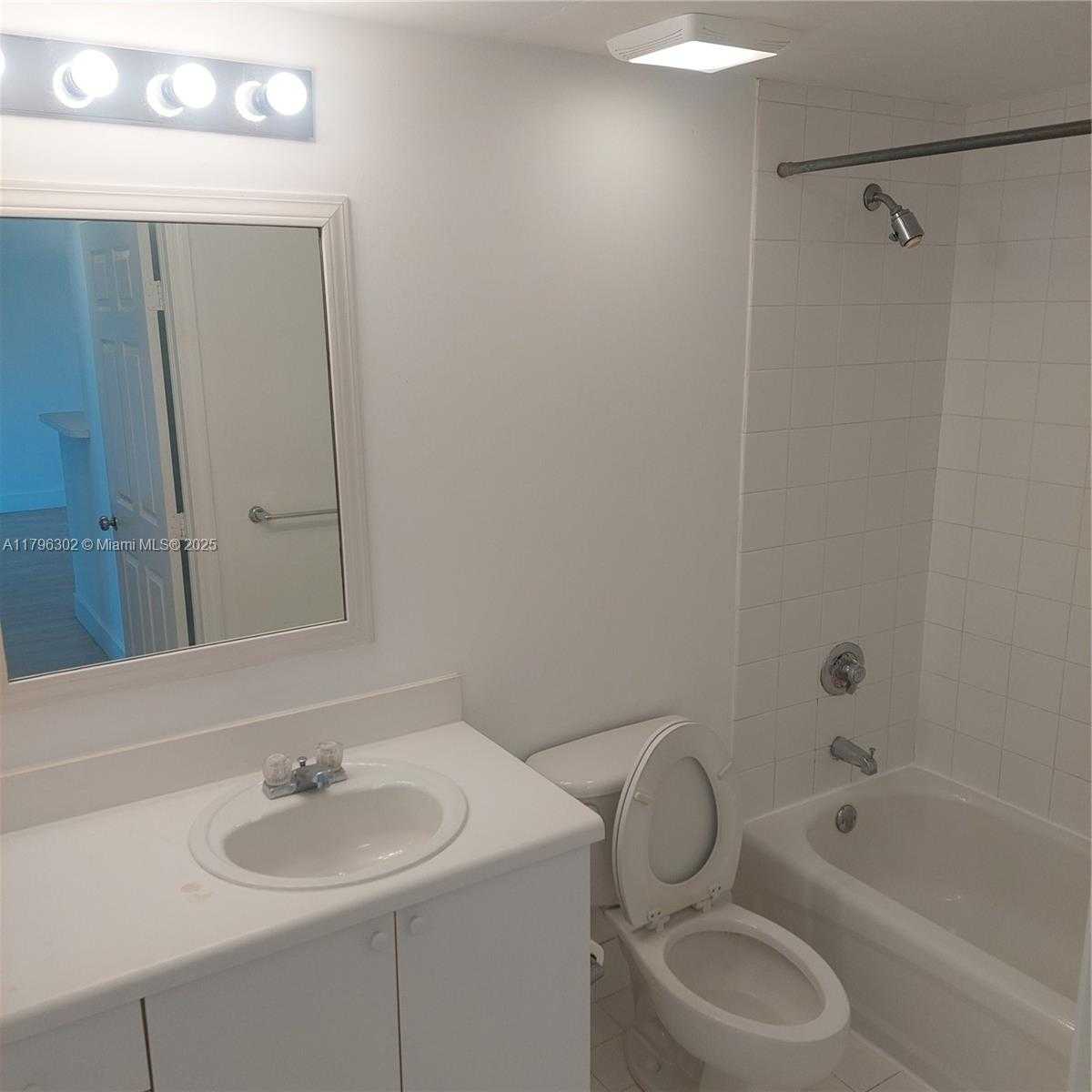 Small Image of 50 MENORES AVE #808, Coral Gables Number 18