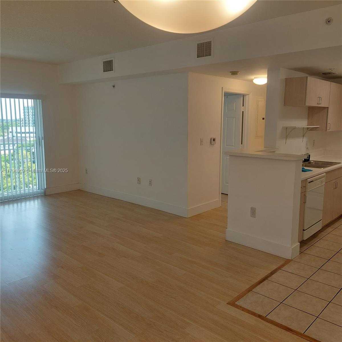 Small Image of 50 MENORES AVE #808, Coral Gables Number 23