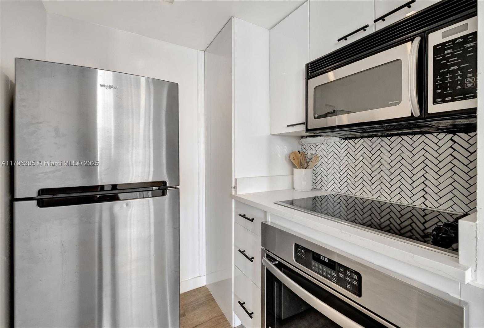 Small Image of 834 OCEAN DR #402, Miami Beach Number 10