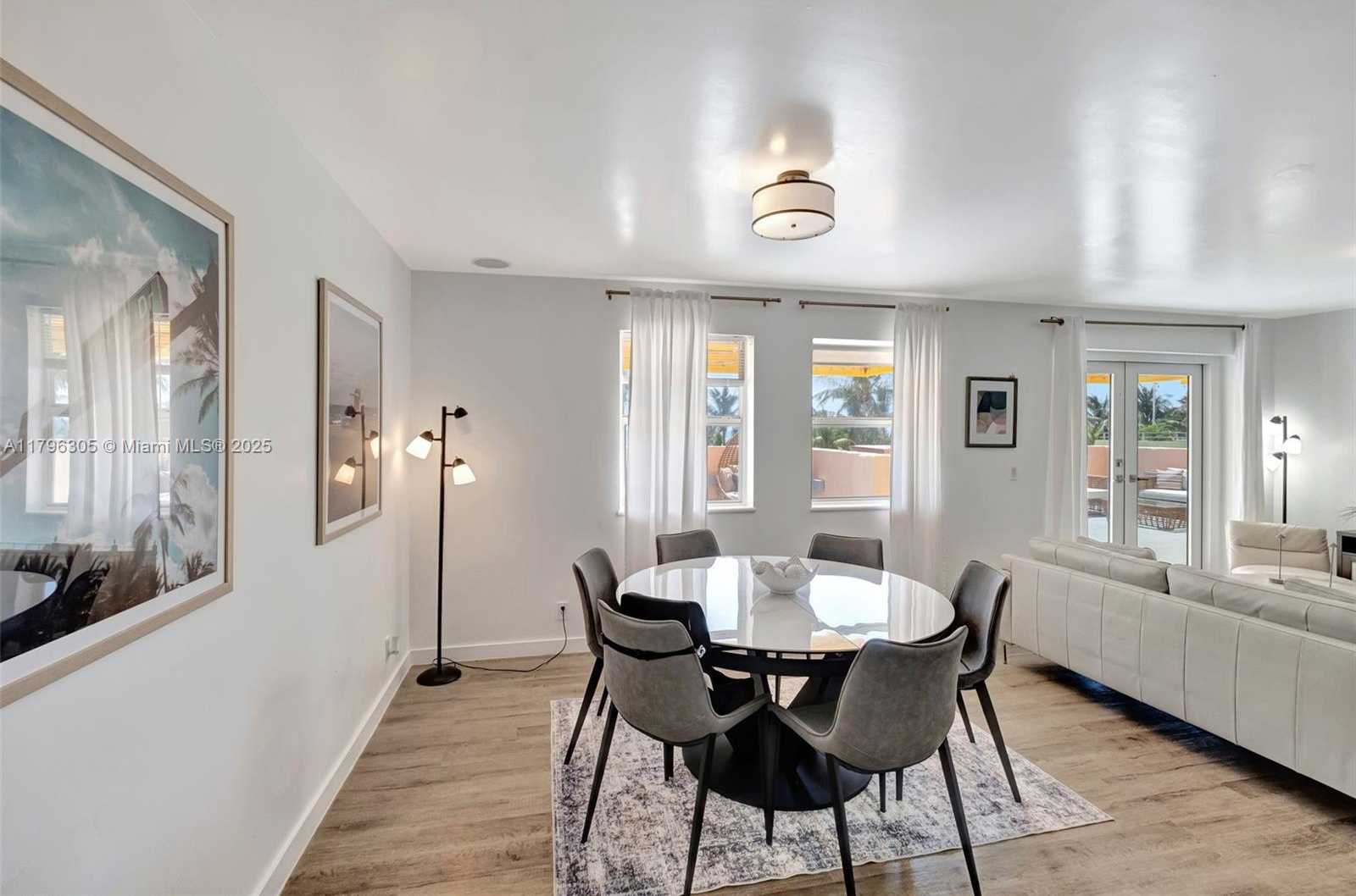 Small Image of 834 OCEAN DR #402, Miami Beach Number 11