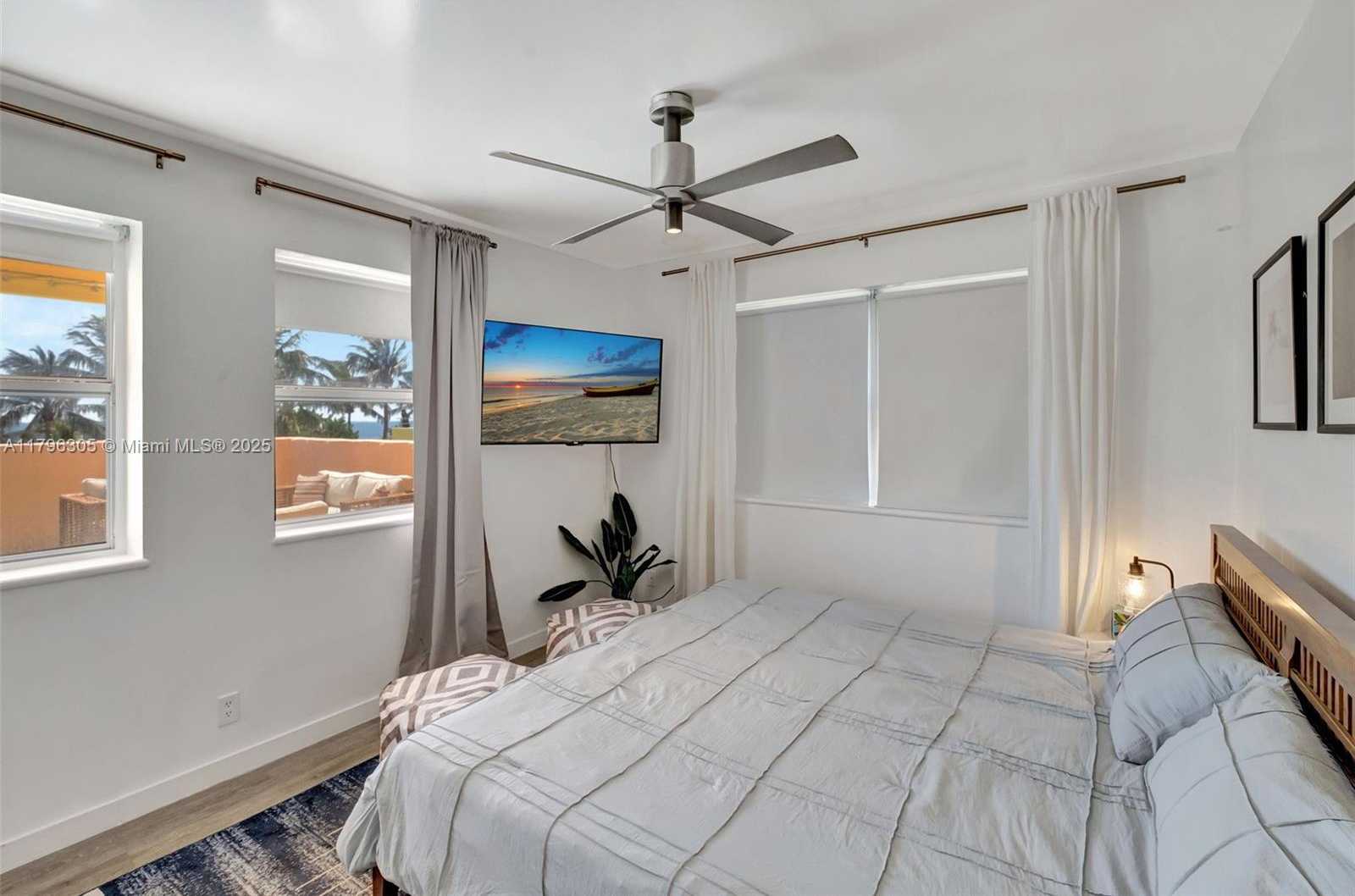 Small Image of 834 OCEAN DR #402, Miami Beach Number 12