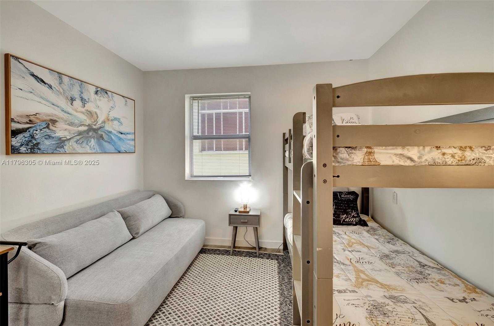Small Image of 834 OCEAN DR #402, Miami Beach Number 16