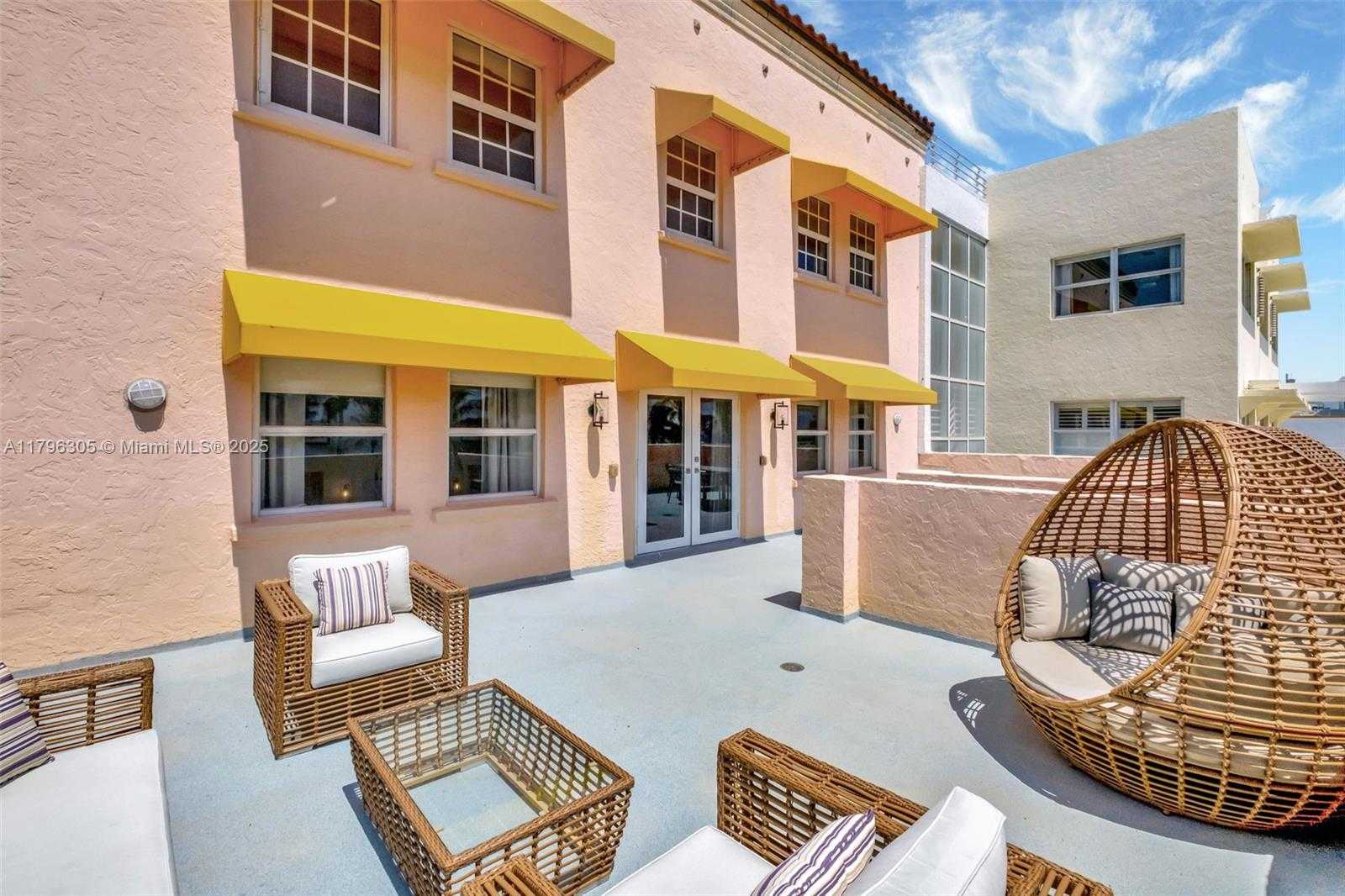 Small Image of 834 OCEAN DR #402, Miami Beach Number 20