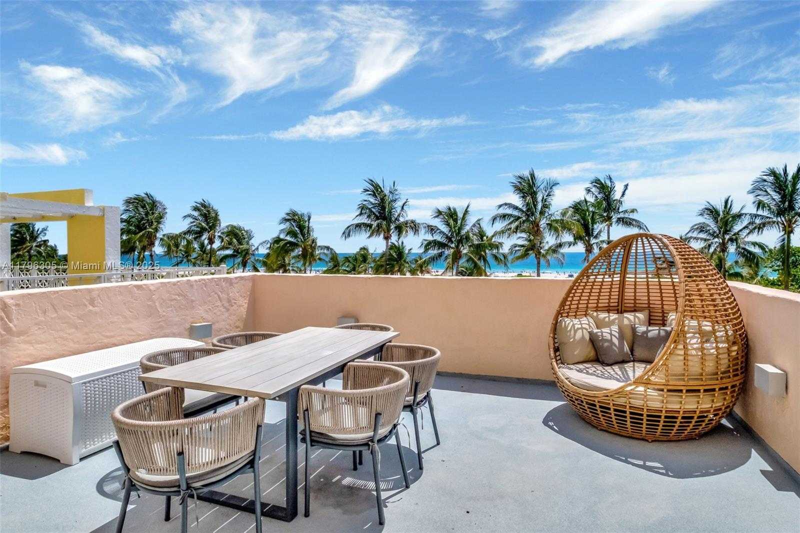 Small Image of 834 OCEAN DR #402, Miami Beach Number 4