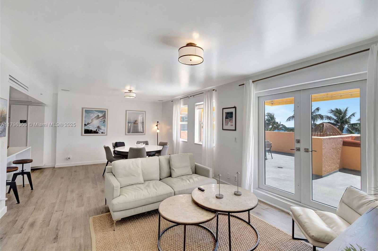 Small Image of 834 OCEAN DR #402, Miami Beach Number 7