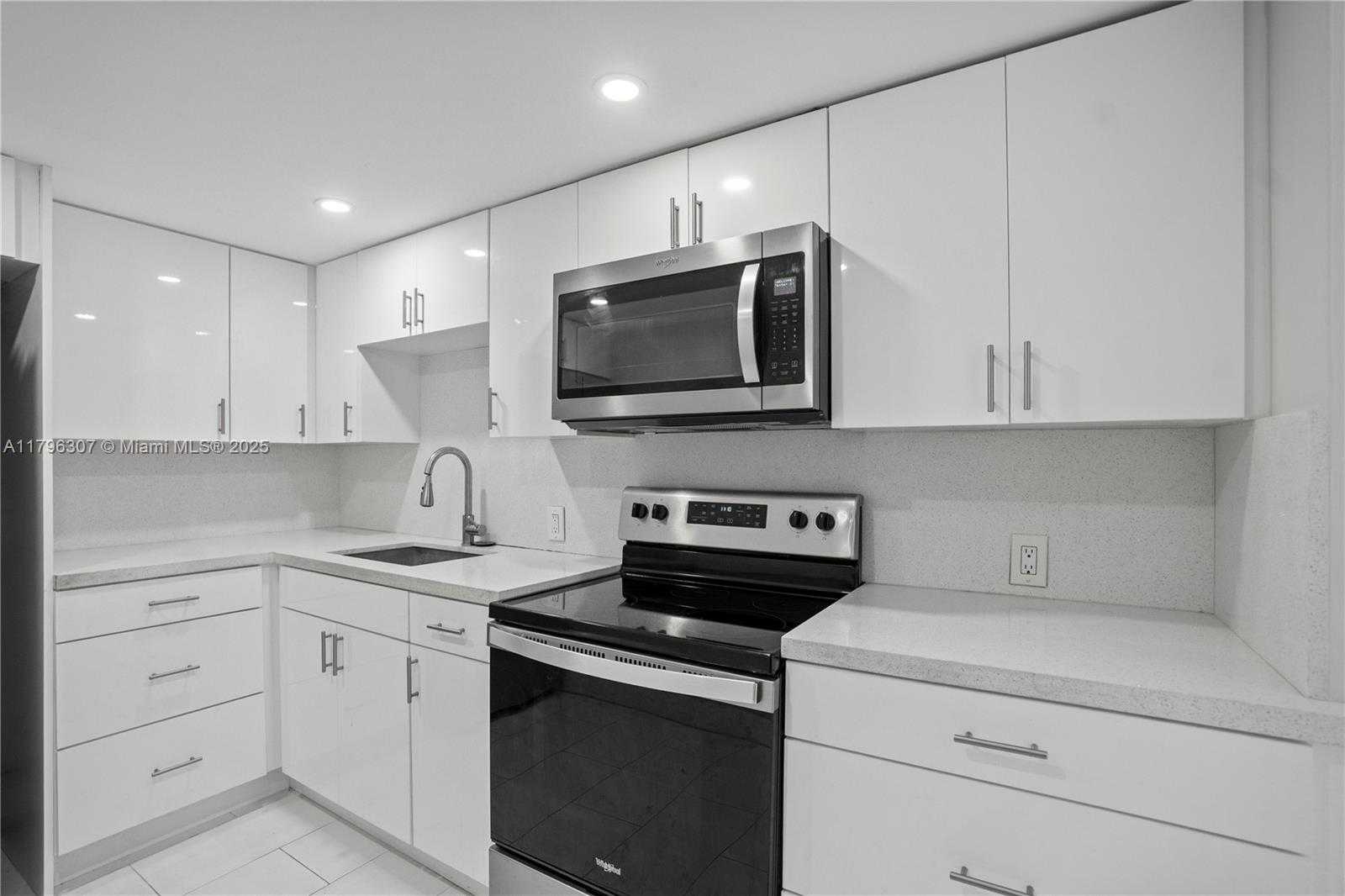 Small Image of 6969 COLLINS AVE #707, Miami Beach Number 11