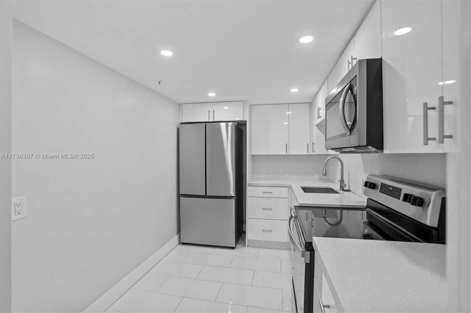 Small Image of 6969 COLLINS AVE #707, Miami Beach Number 12