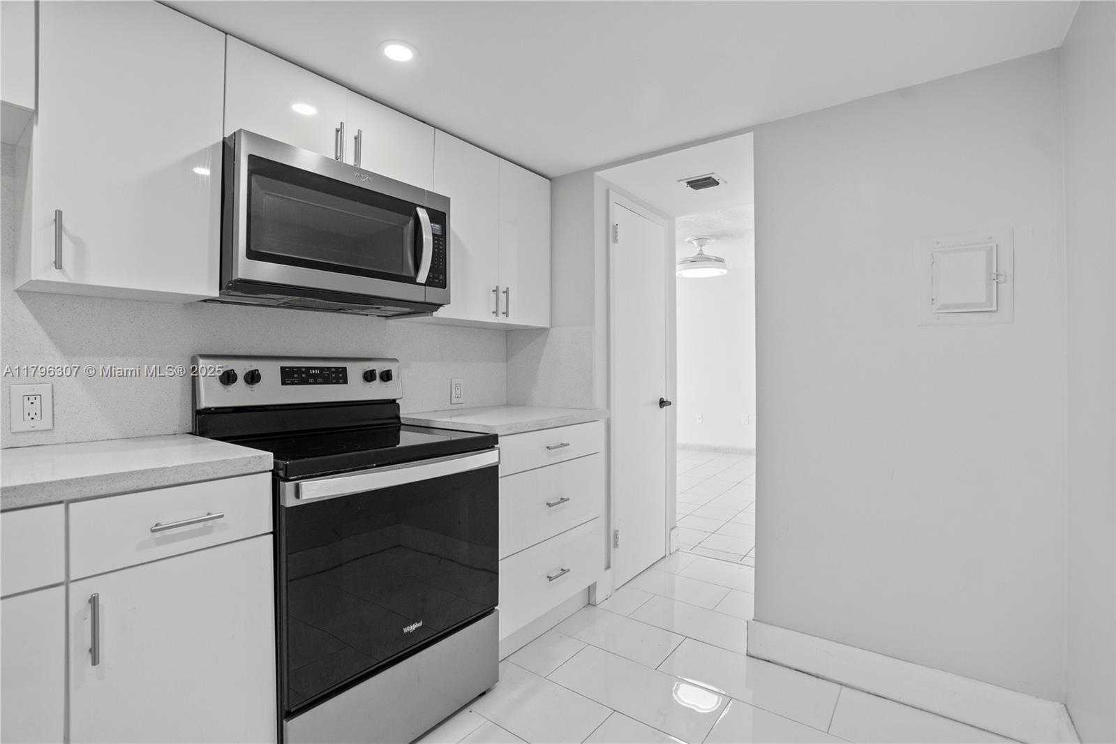Small Image of 6969 COLLINS AVE #707, Miami Beach Number 13