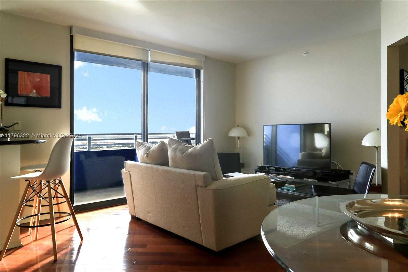 Small Image of 1330 WEST AVE #2906, Miami Beach Number 3