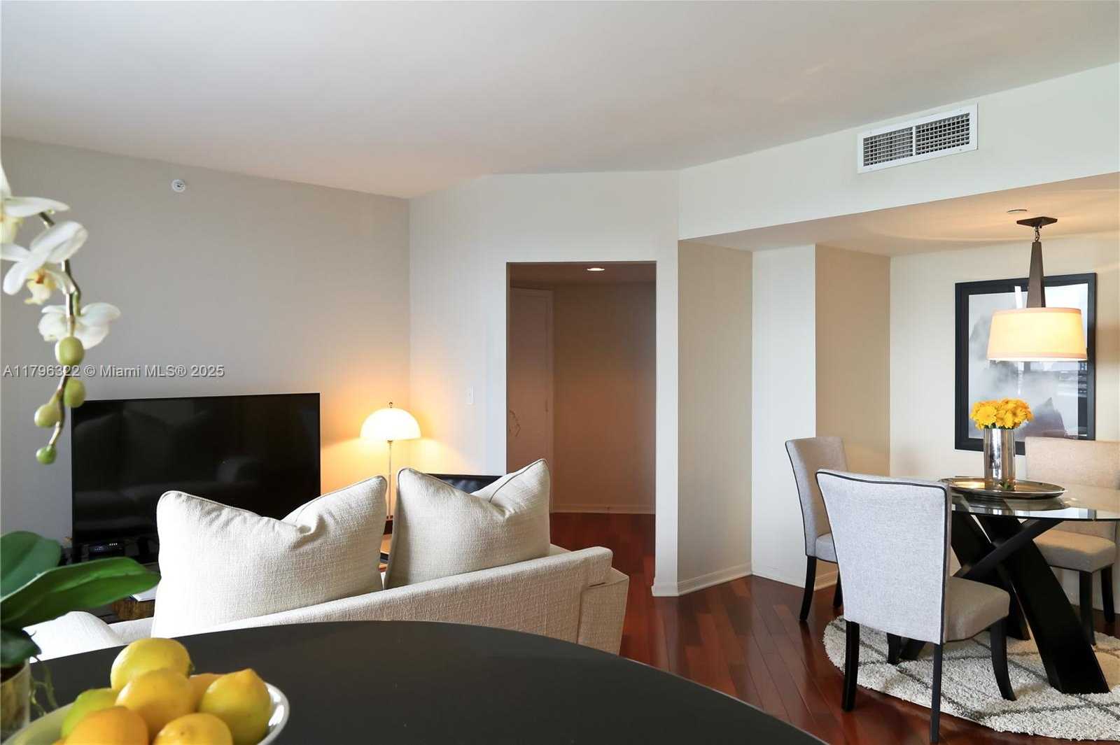 Small Image of 1330 WEST AVE #2906, Miami Beach Number 4