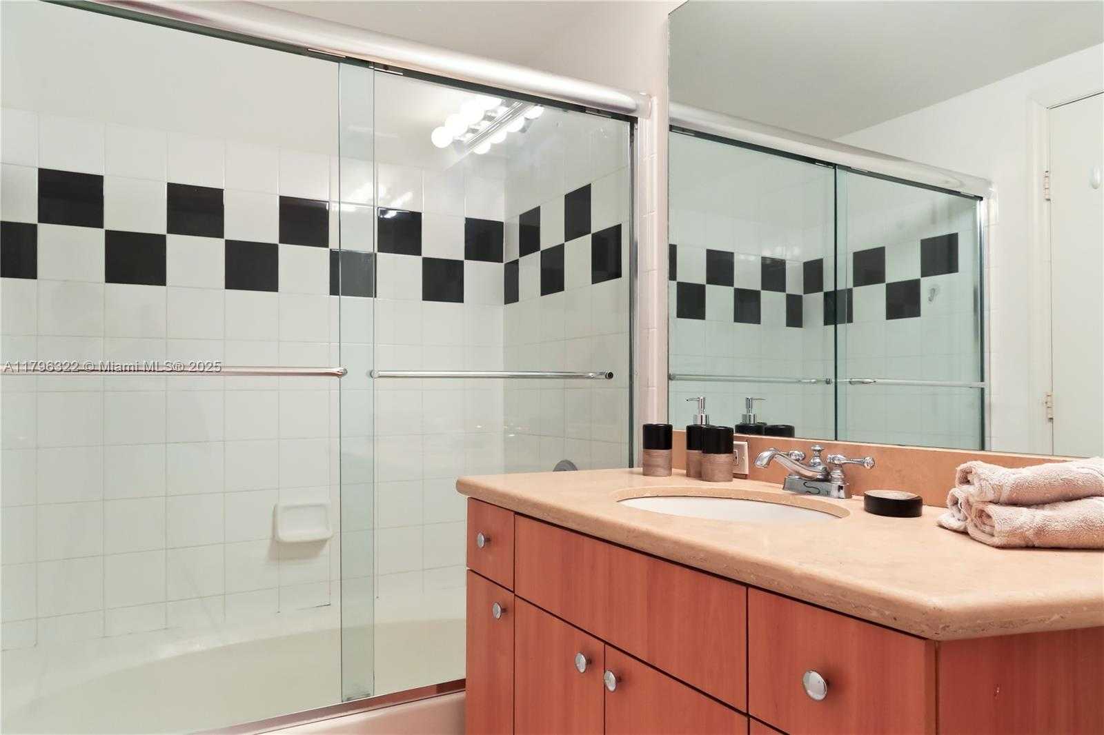 Small Image of 1330 WEST AVE #2906, Miami Beach Number 8