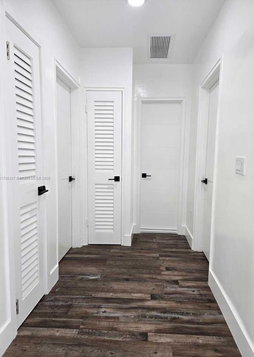 Small Image of 987 NORTH EAST 145TH ST, North Miami Number 10