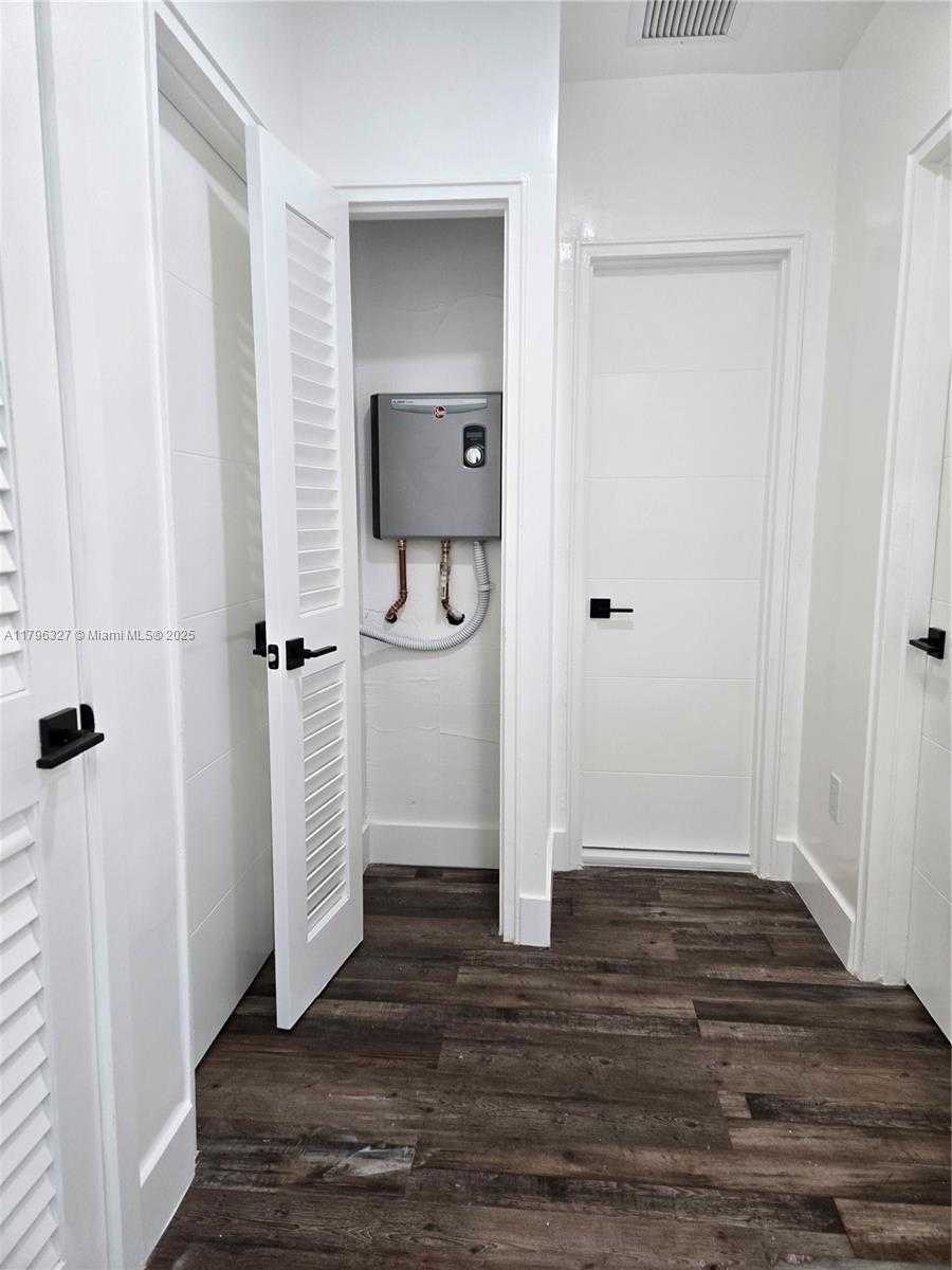 Small Image of 987 NORTH EAST 145TH ST, North Miami Number 11