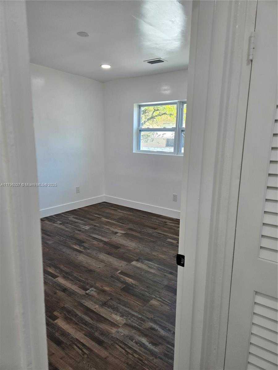 Small Image of 987 NORTH EAST 145TH ST, North Miami Number 16
