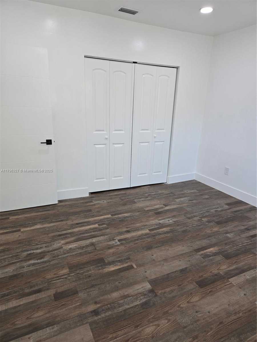 Small Image of 987 NORTH EAST 145TH ST, North Miami Number 17