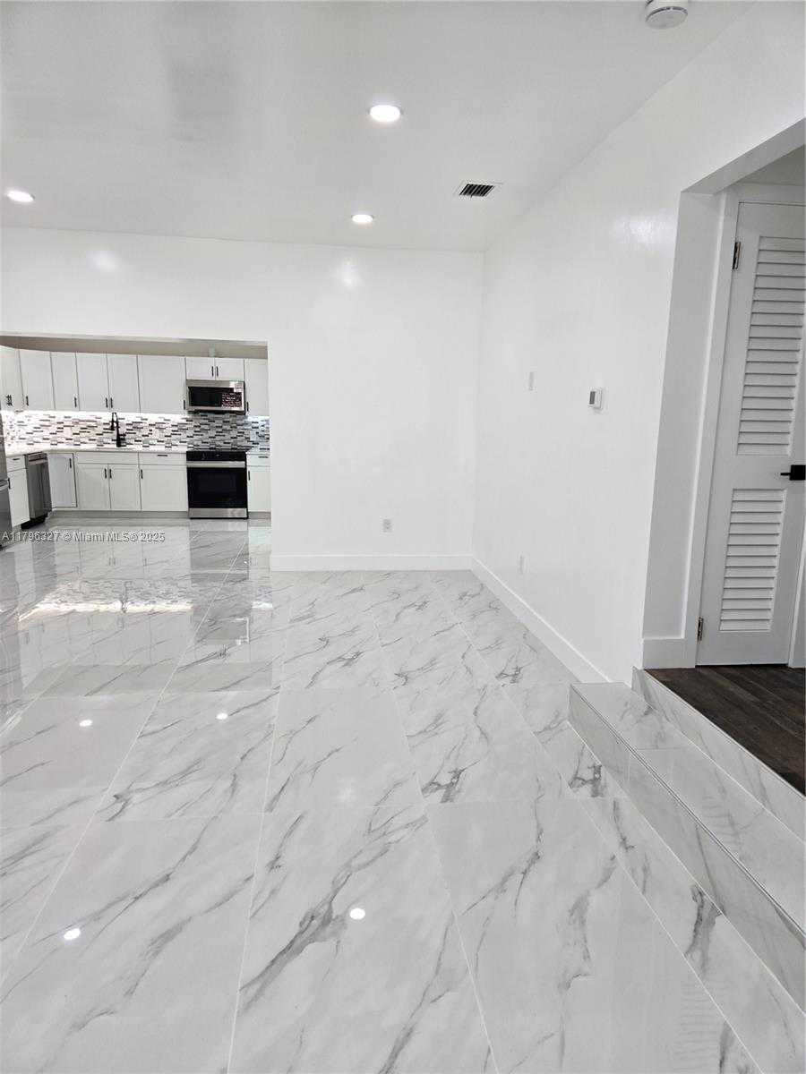 Small Image of 987 NORTH EAST 145TH ST, North Miami Number 18