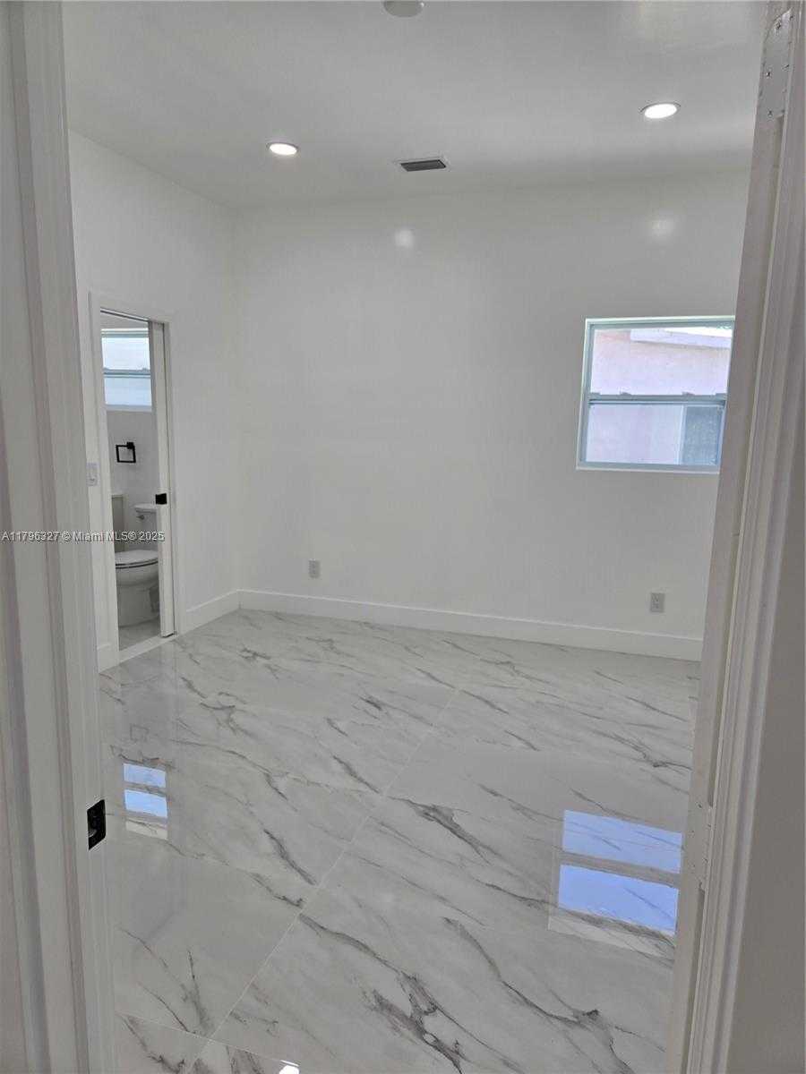 Small Image of 987 NORTH EAST 145TH ST, North Miami Number 23