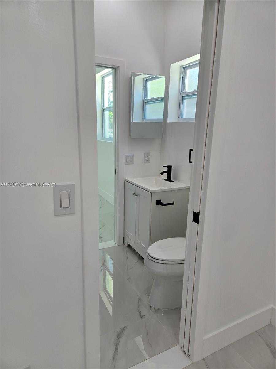 Small Image of 987 NORTH EAST 145TH ST, North Miami Number 25