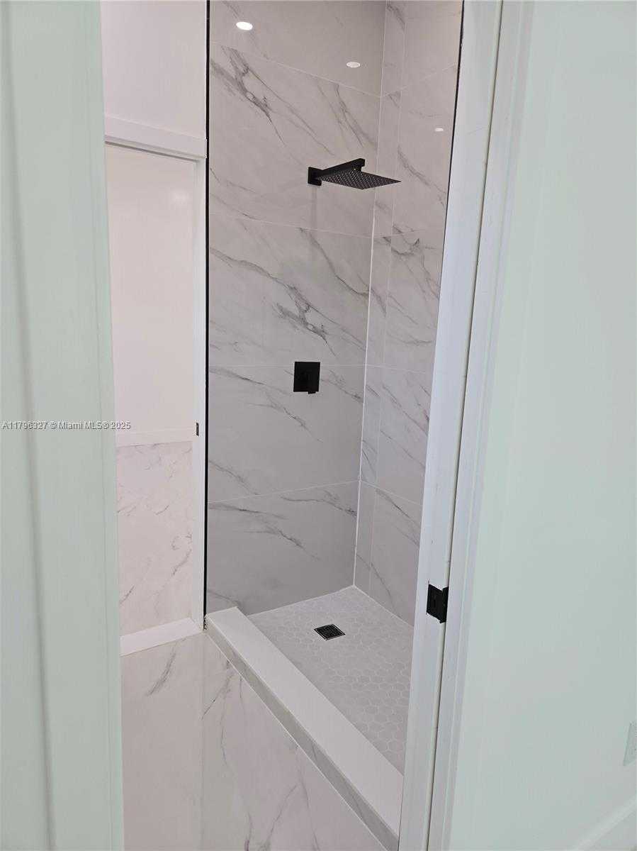 Small Image of 987 NORTH EAST 145TH ST, North Miami Number 26
