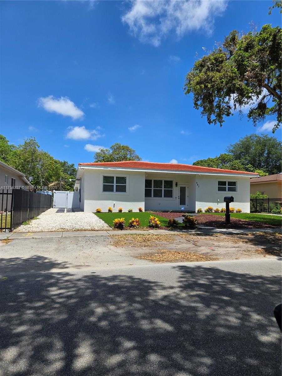 Small Image of 987 NORTH EAST 145TH ST, North Miami Number 3