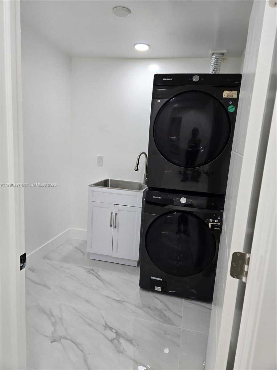 Small Image of 987 NORTH EAST 145TH ST, North Miami Number 30
