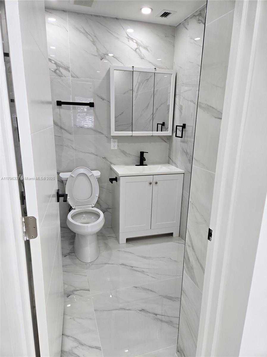 Small Image of 987 NORTH EAST 145TH ST, North Miami Number 33