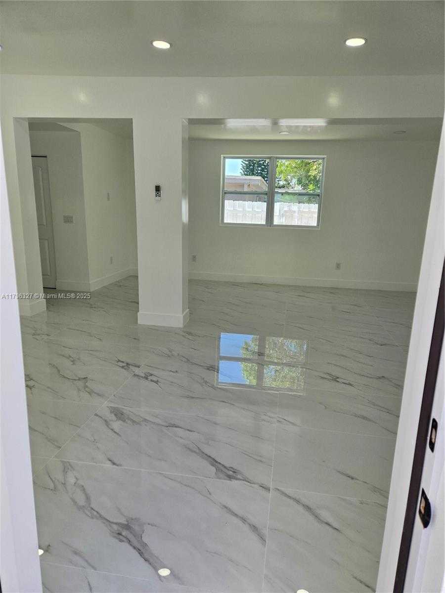 Small Image of 987 NORTH EAST 145TH ST, North Miami Number 36