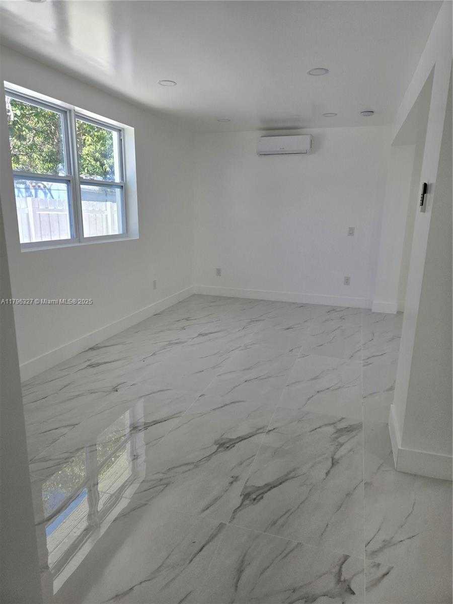 Small Image of 987 NORTH EAST 145TH ST, North Miami Number 40