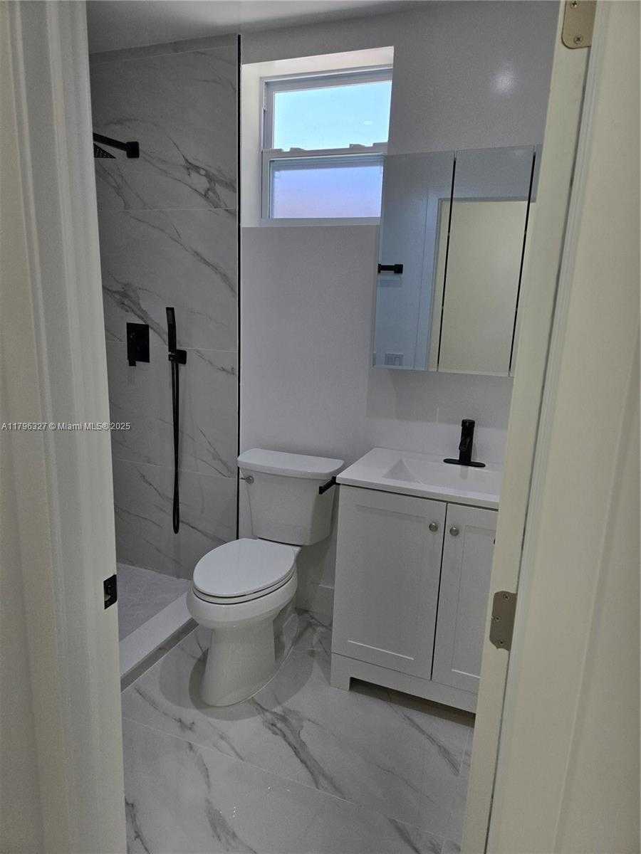 Small Image of 987 NORTH EAST 145TH ST, North Miami Number 46