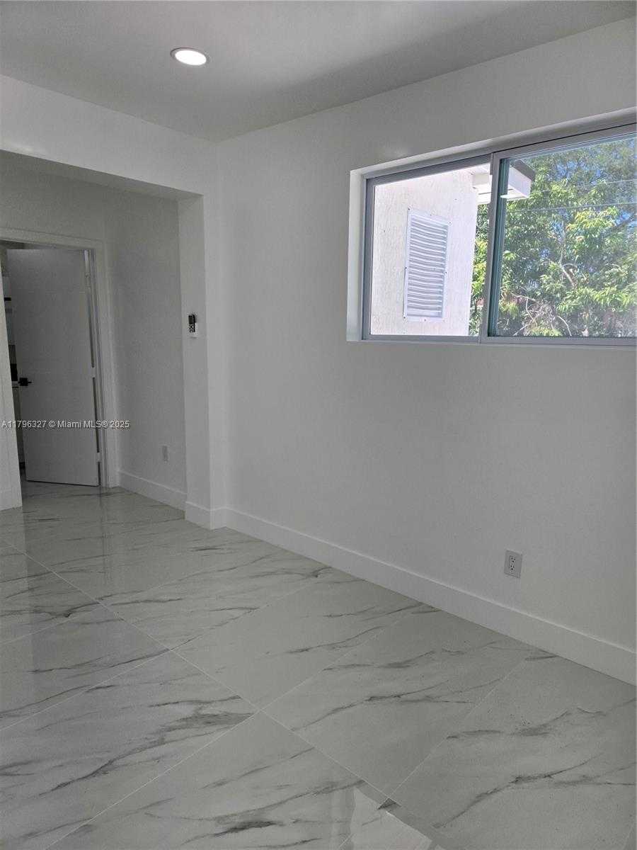 Small Image of 987 NORTH EAST 145TH ST, North Miami Number 49