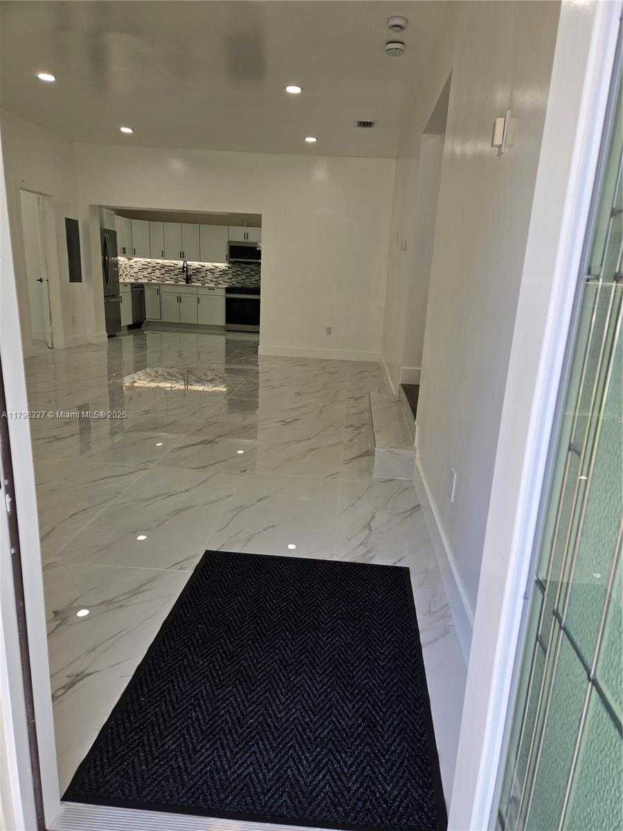 Small Image of 987 NORTH EAST 145TH ST, North Miami Number 5