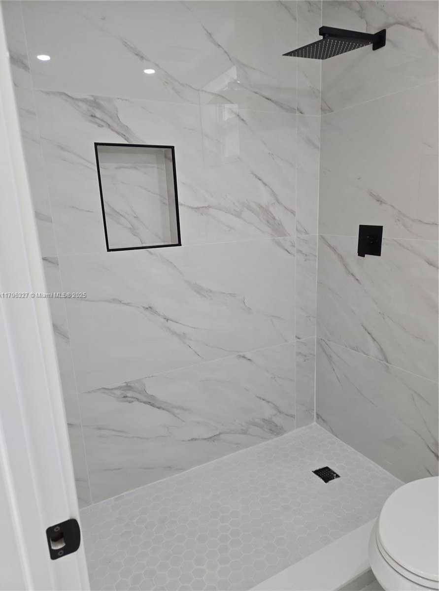Small Image of 987 NORTH EAST 145TH ST, North Miami Number 52