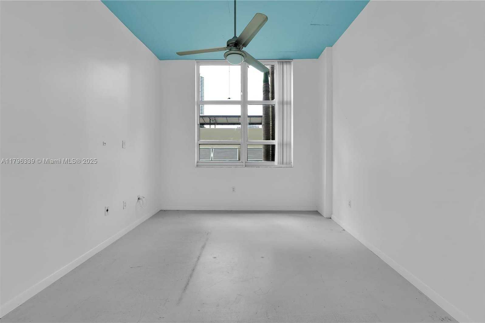 Small Image of 2001 BISCAYNE BLVD #2305, Miami Number 10