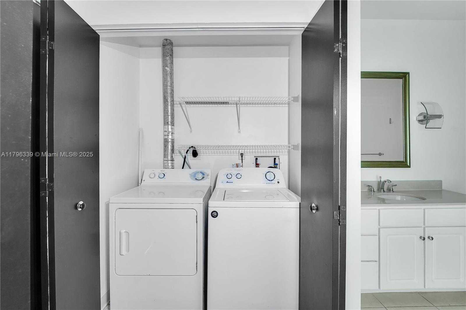 Small Image of 2001 BISCAYNE BLVD #2305, Miami Number 12