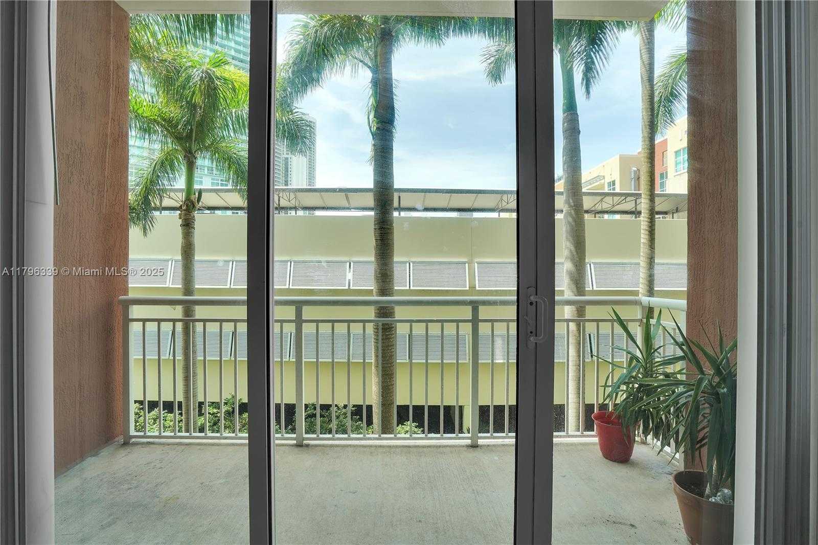 Small Image of 2001 BISCAYNE BLVD #2305, Miami Number 15