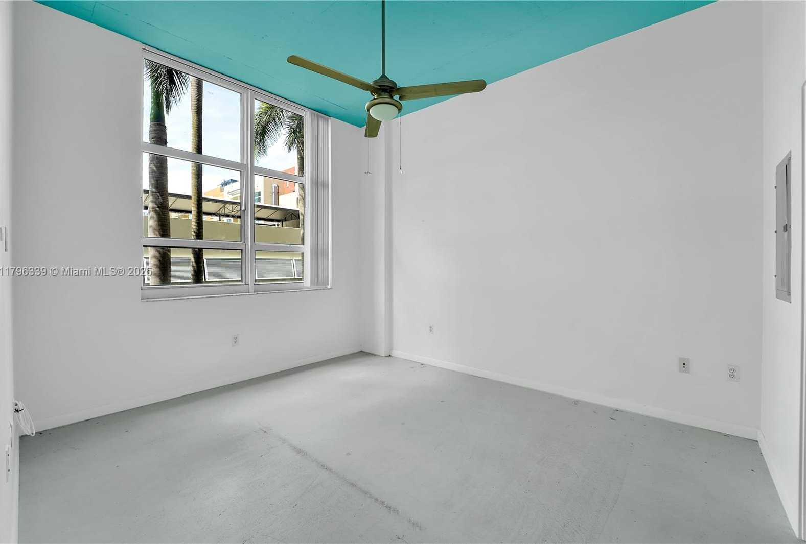 Small Image of 2001 BISCAYNE BLVD #2305, Miami Number 9