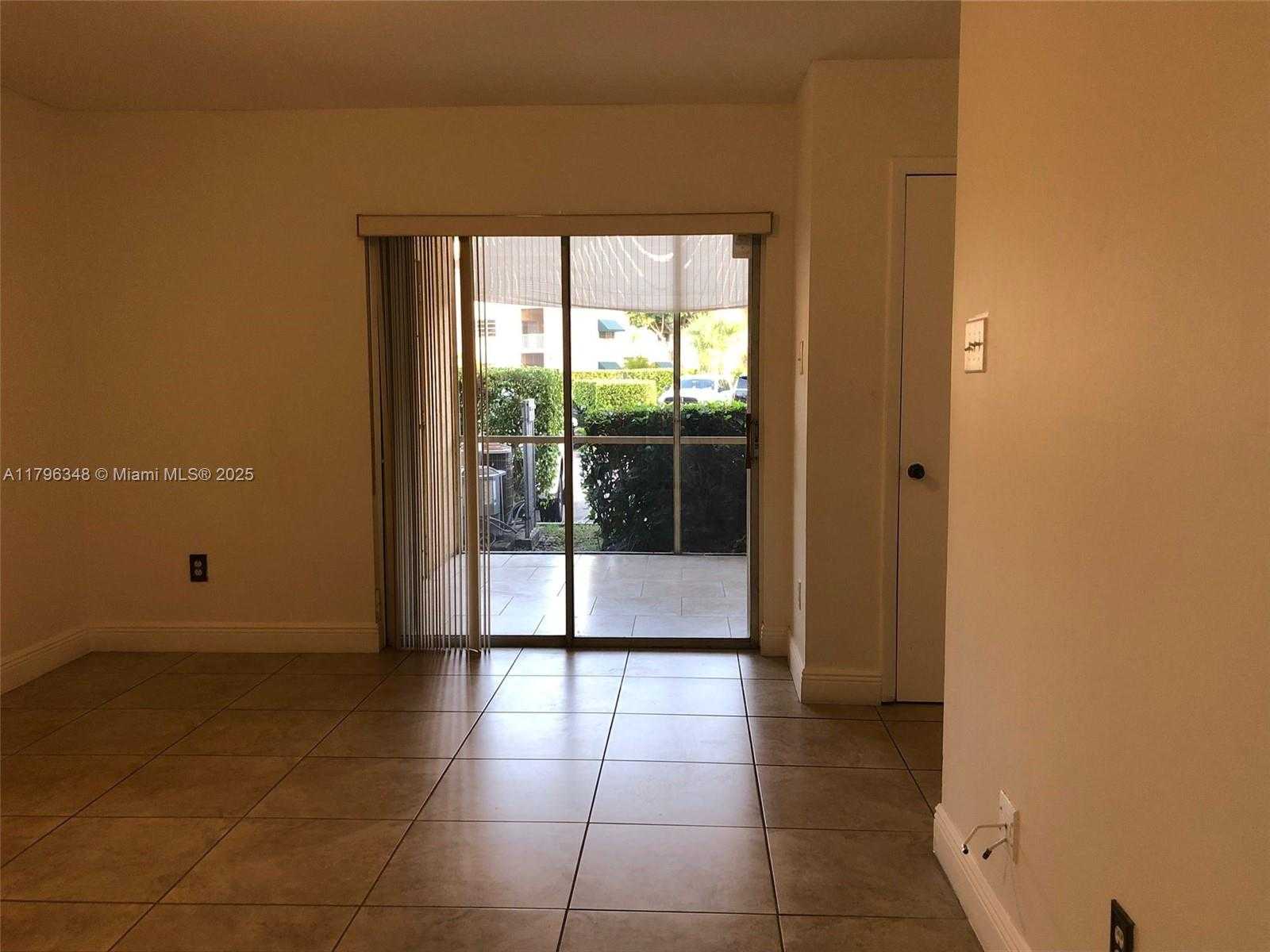 Small Image of 15325 SOUTH WEST 106TH TER #628, Miami Number 5