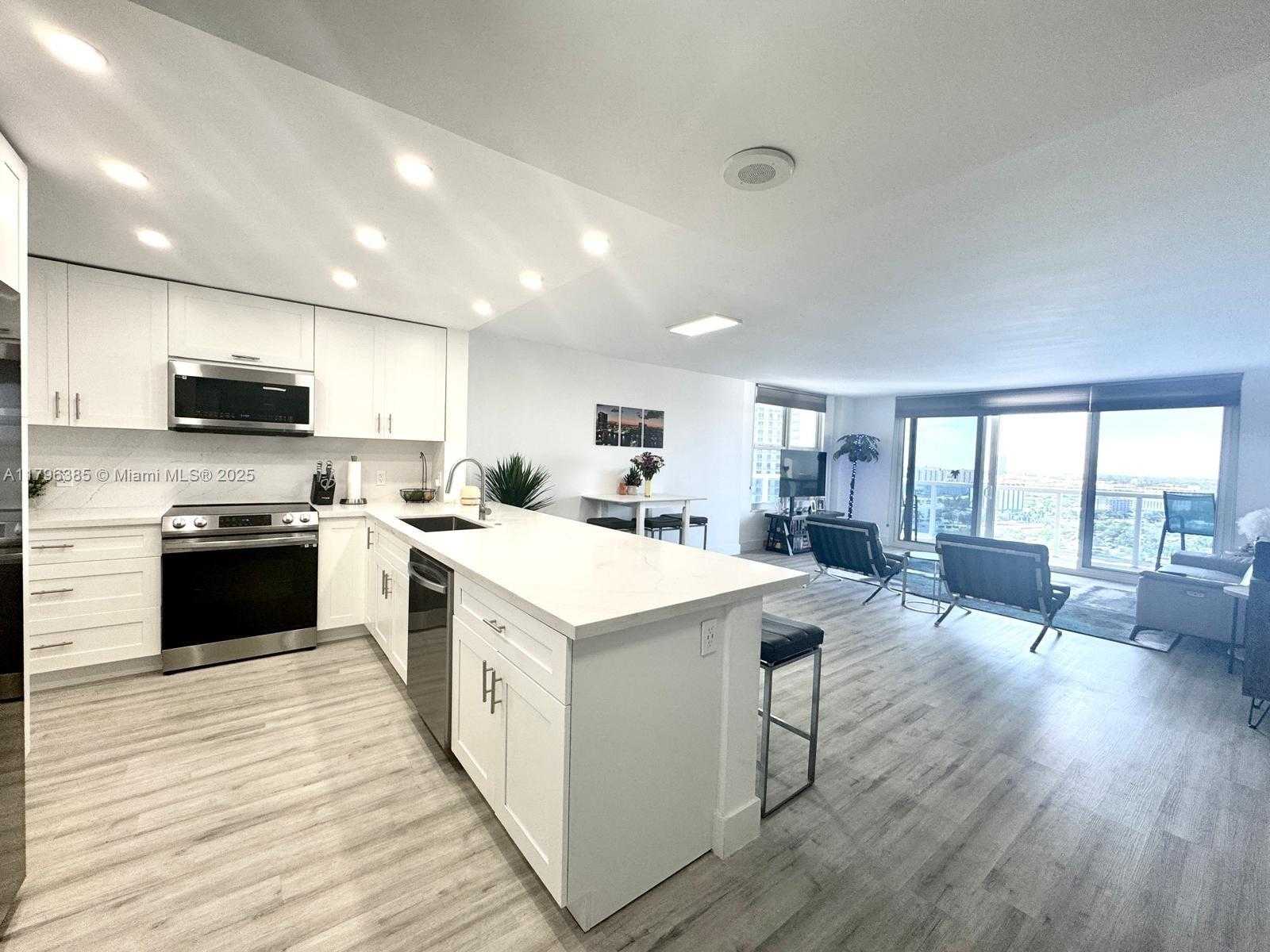 Small Image of 3800 SOUTH OCEAN DR #1812, Hollywood Number 9
