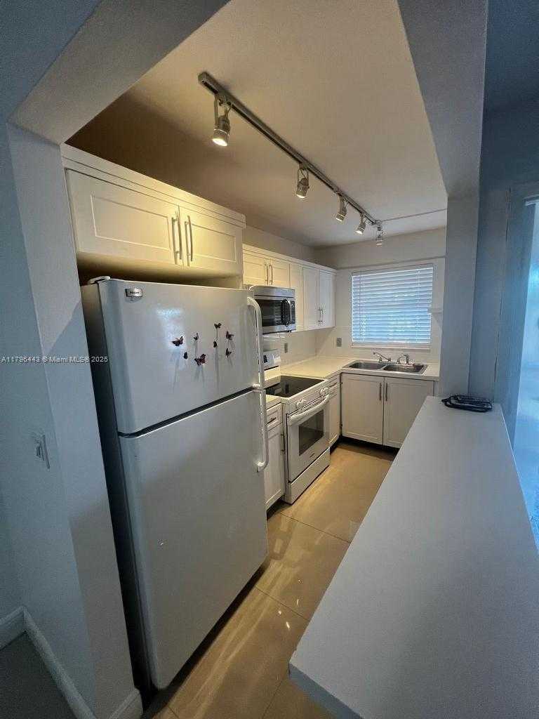 Small Image of 300 LAYNE BLVD #312, Hallandale Beach Number 7