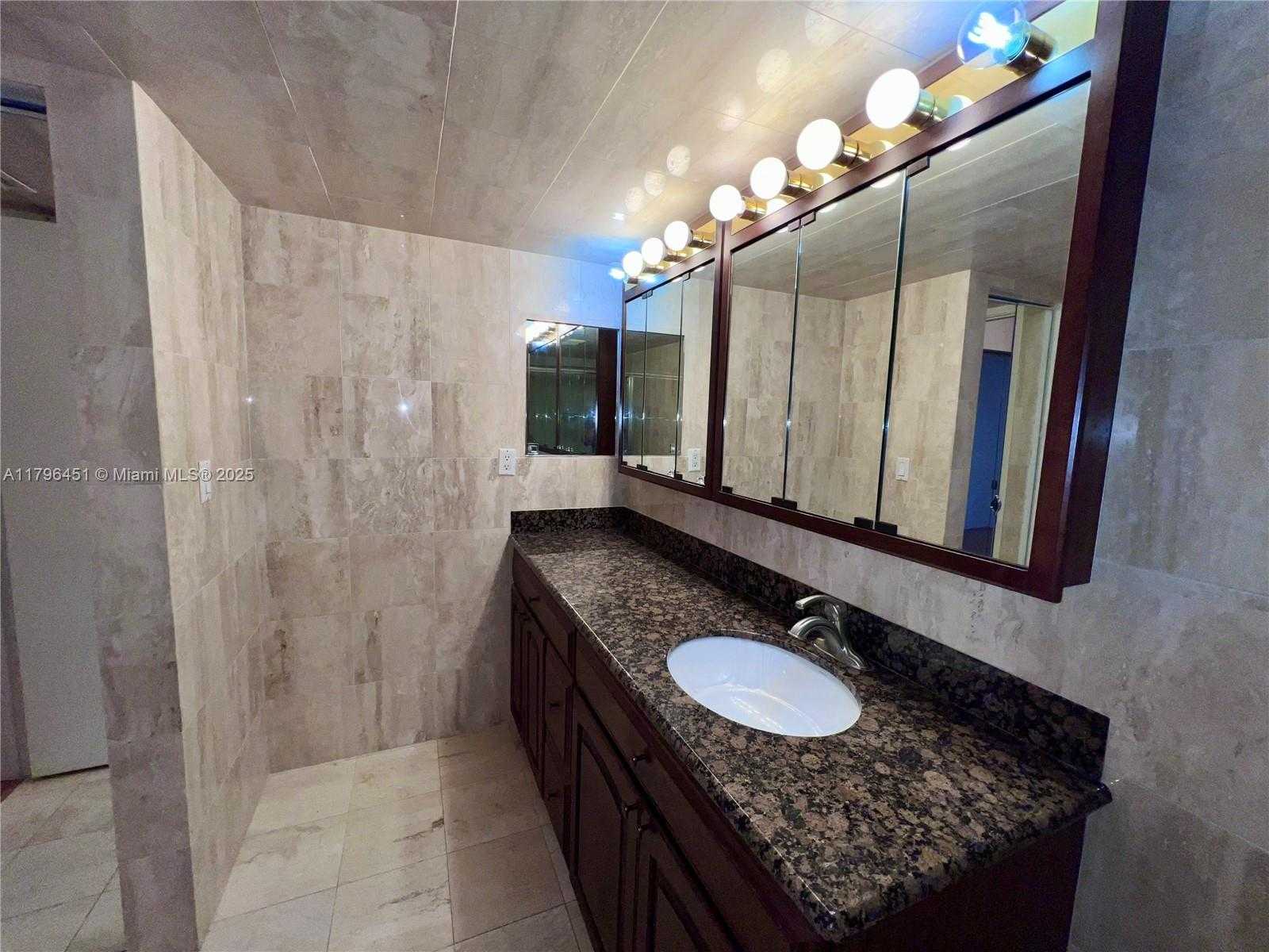 Small Image of 3600 MYSTIC POINTE DR #310, Aventura Number 6
