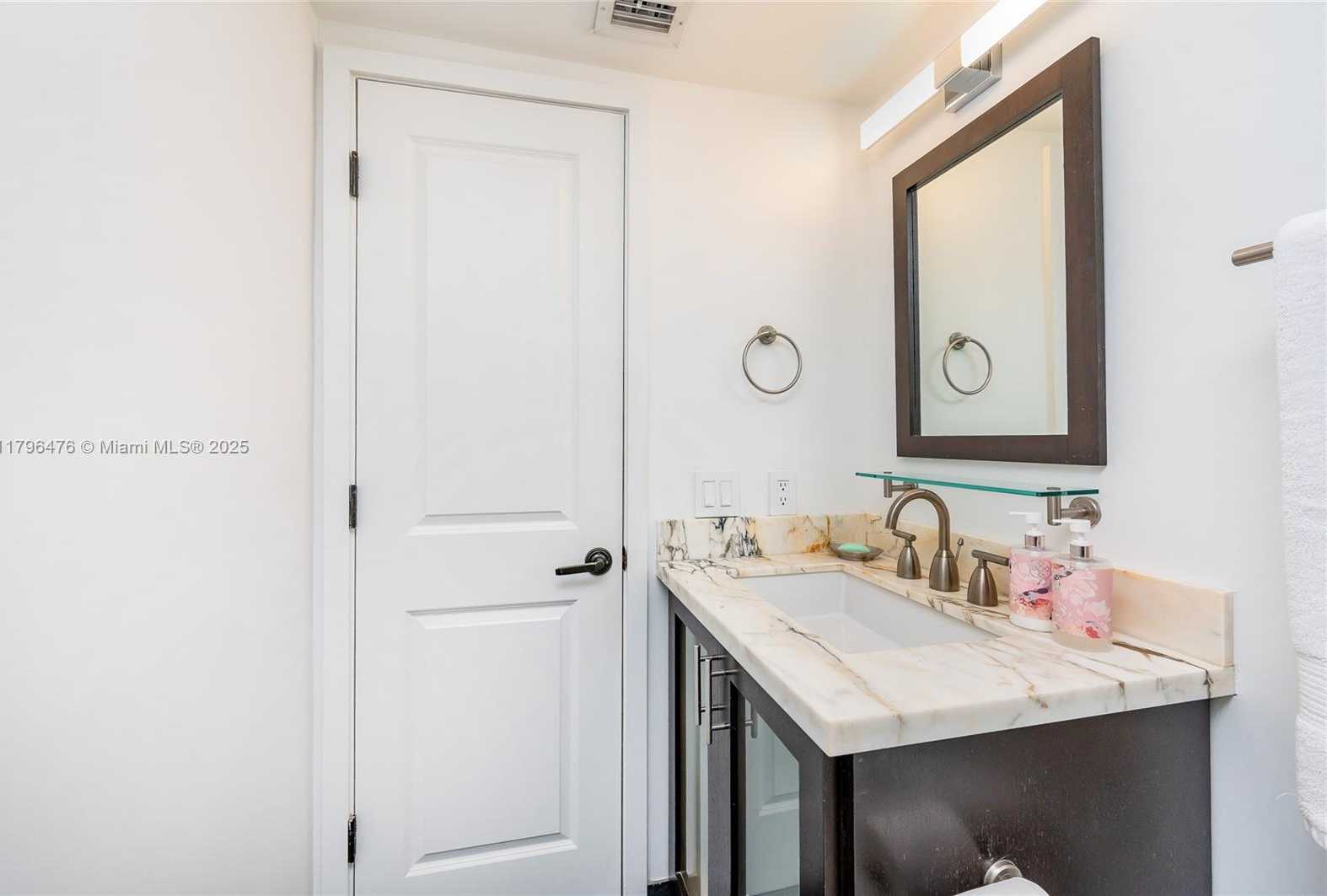Small Image of 4301 COLLINS AVE #1003, Miami Beach Number 11