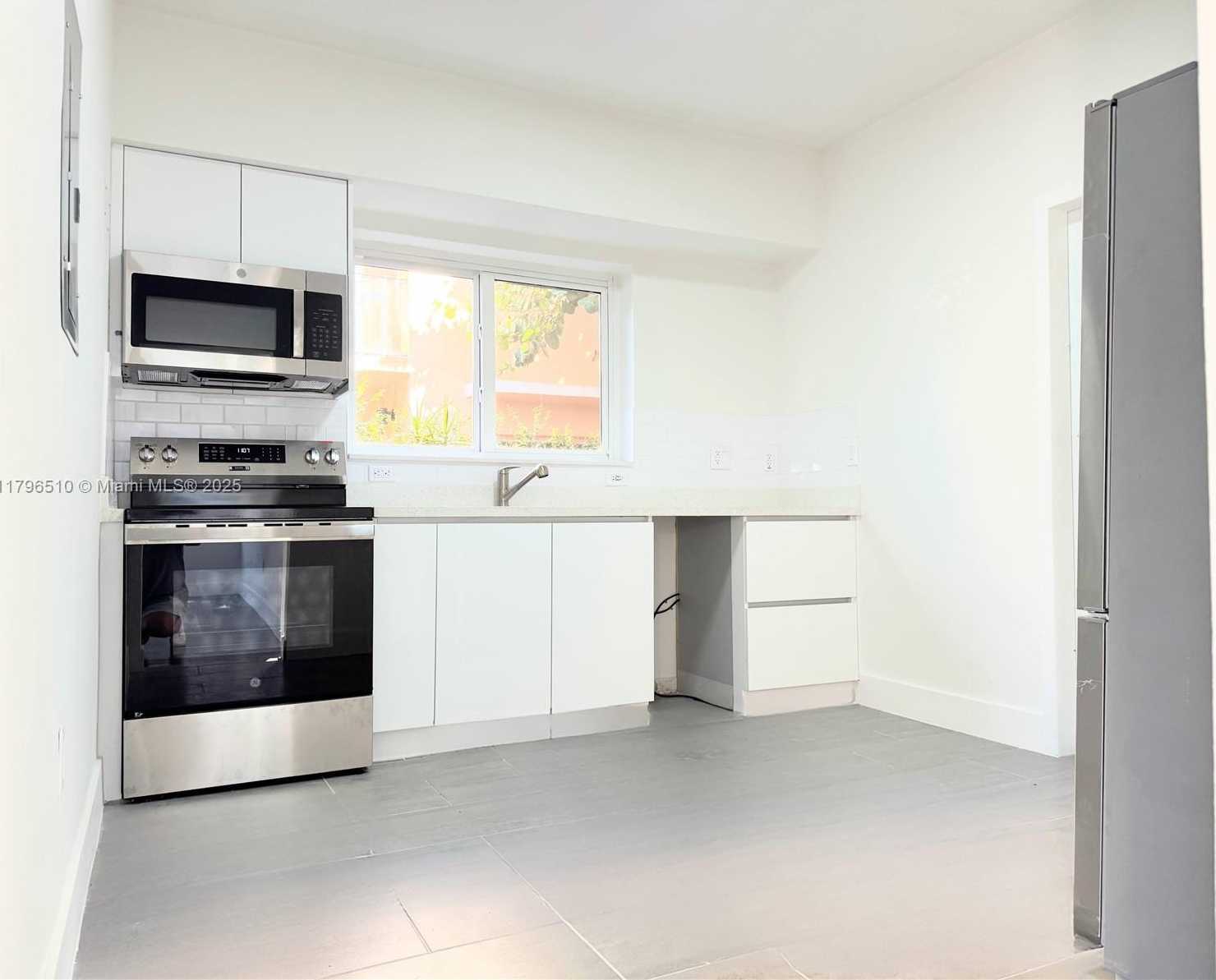 Small Image of 7325 BYRON AVE #3, Miami Beach Number 5