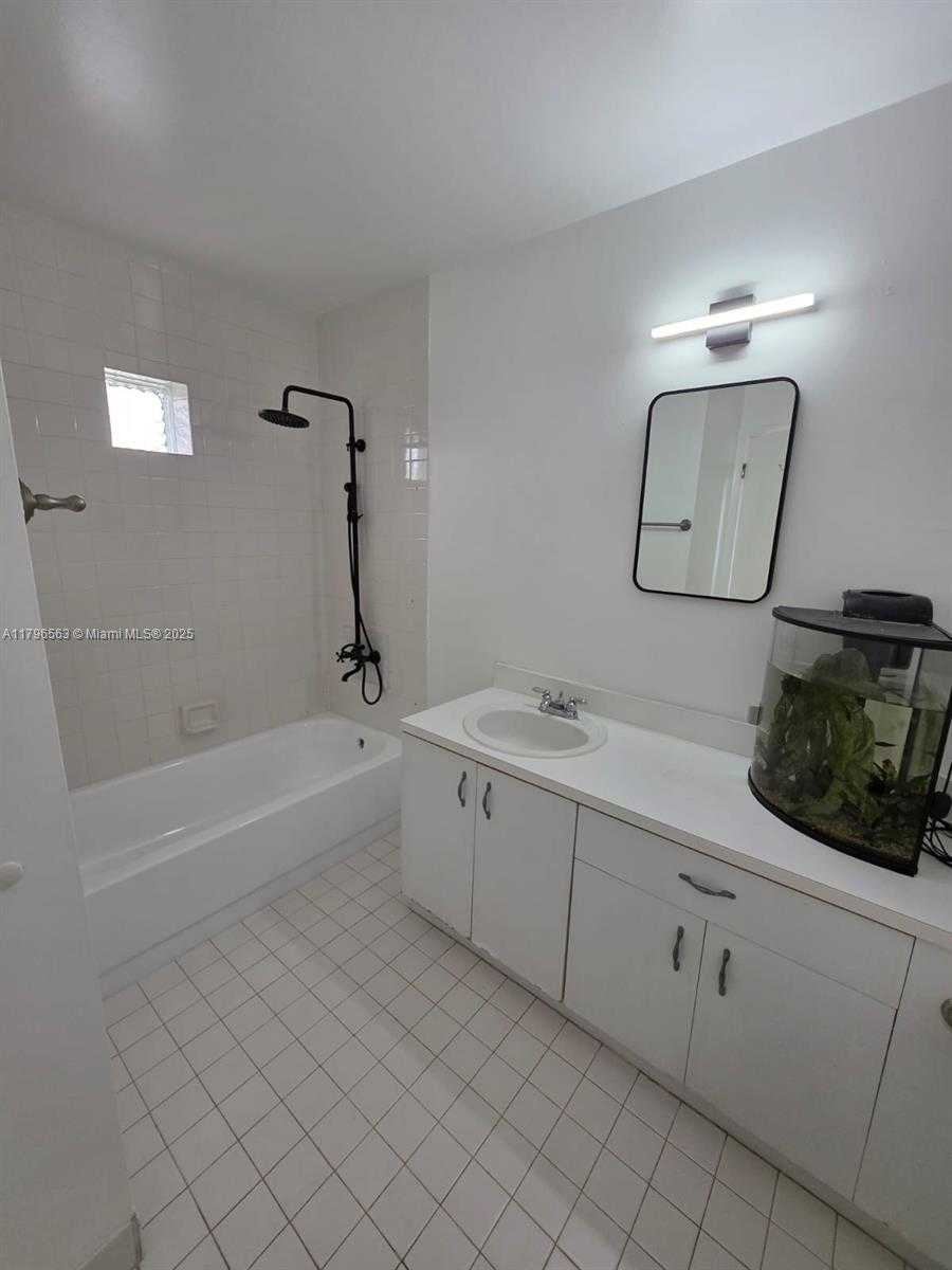 Small Image of 18950 NORTH WEST 22ND ST, Pembroke Pines Number 12