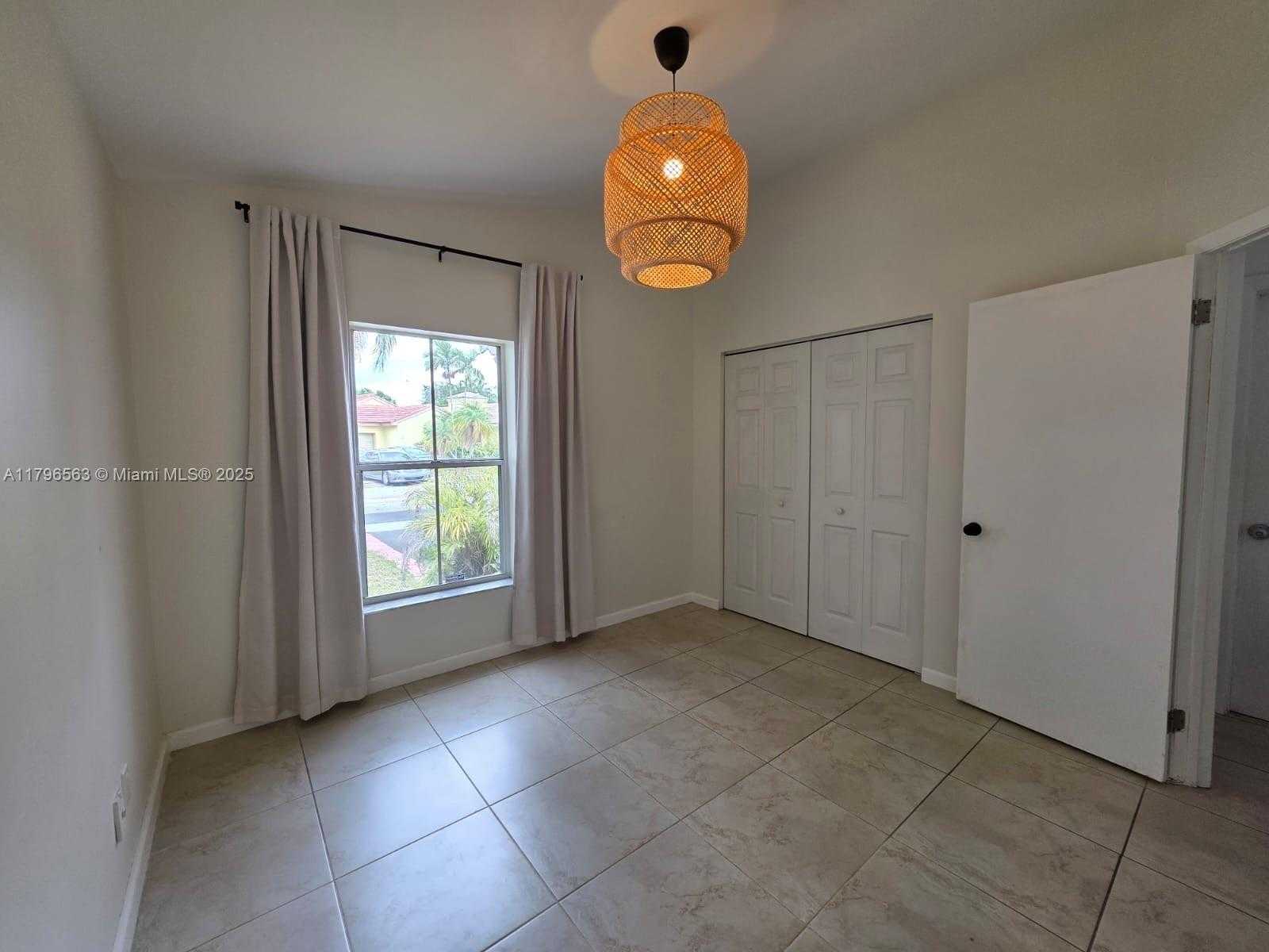 Small Image of 18950 NORTH WEST 22ND ST, Pembroke Pines Number 15