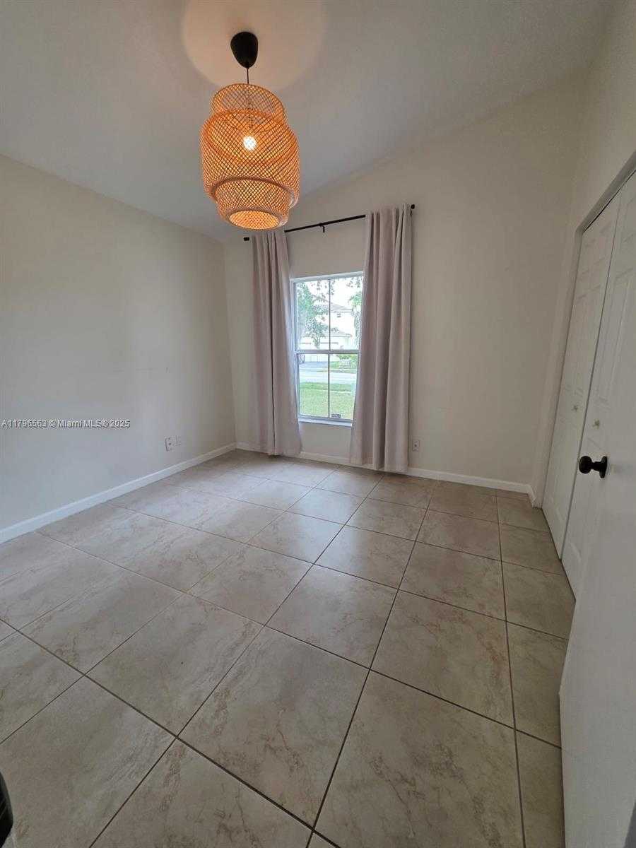 Small Image of 18950 NORTH WEST 22ND ST, Pembroke Pines Number 16