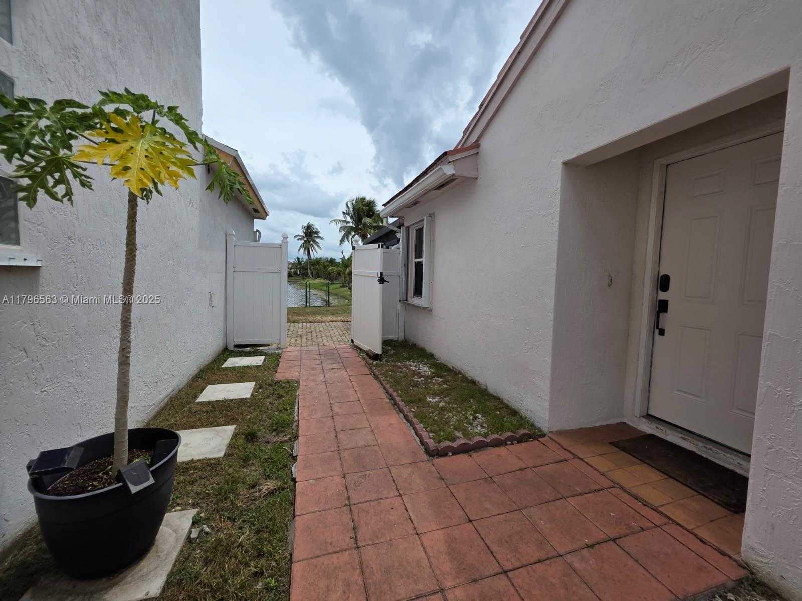 Small Image of 18950 NORTH WEST 22ND ST, Pembroke Pines Number 2