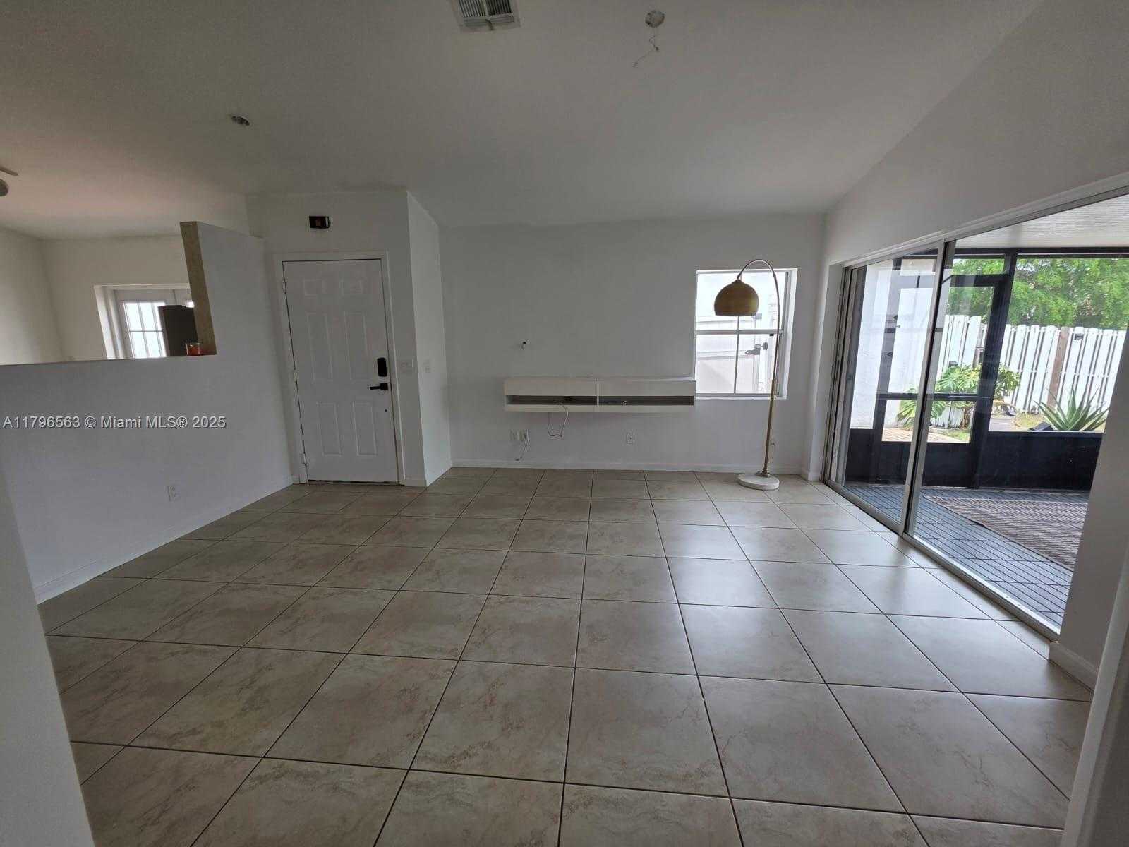 Small Image of 18950 NORTH WEST 22ND ST, Pembroke Pines Number 20