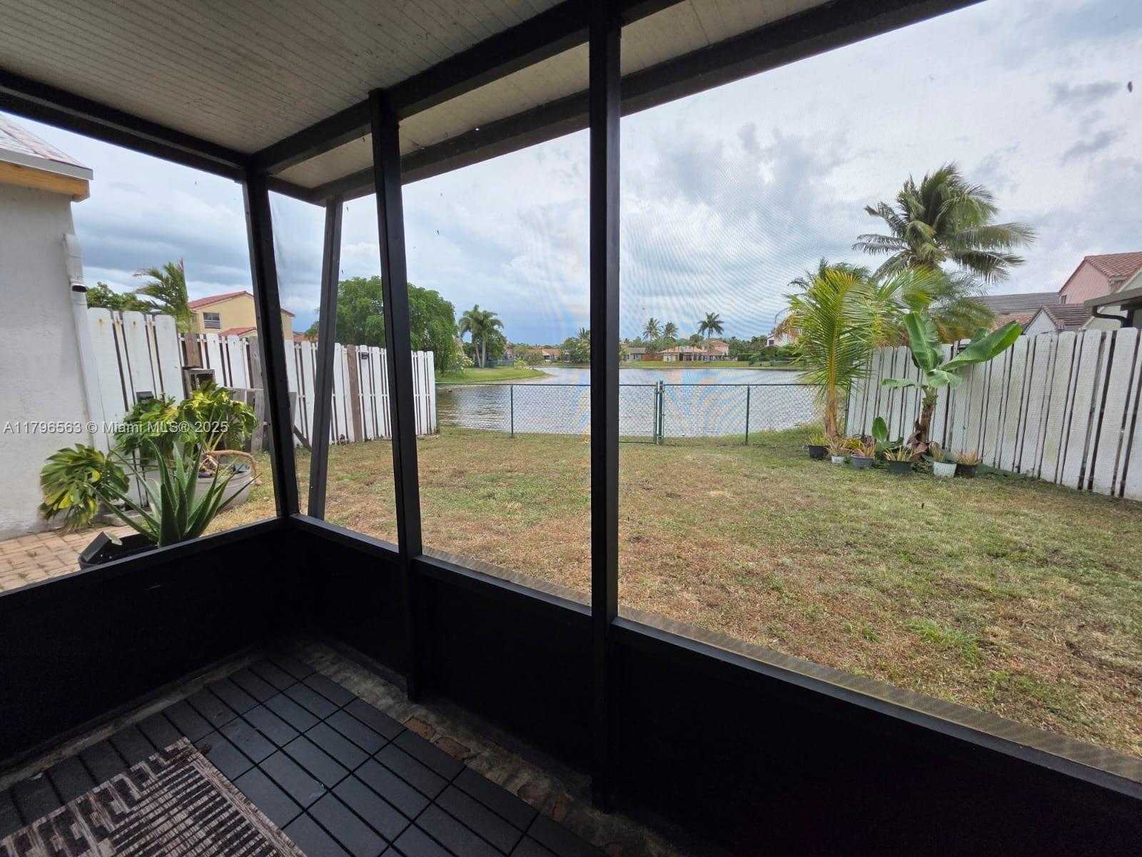 Small Image of 18950 NORTH WEST 22ND ST, Pembroke Pines Number 25